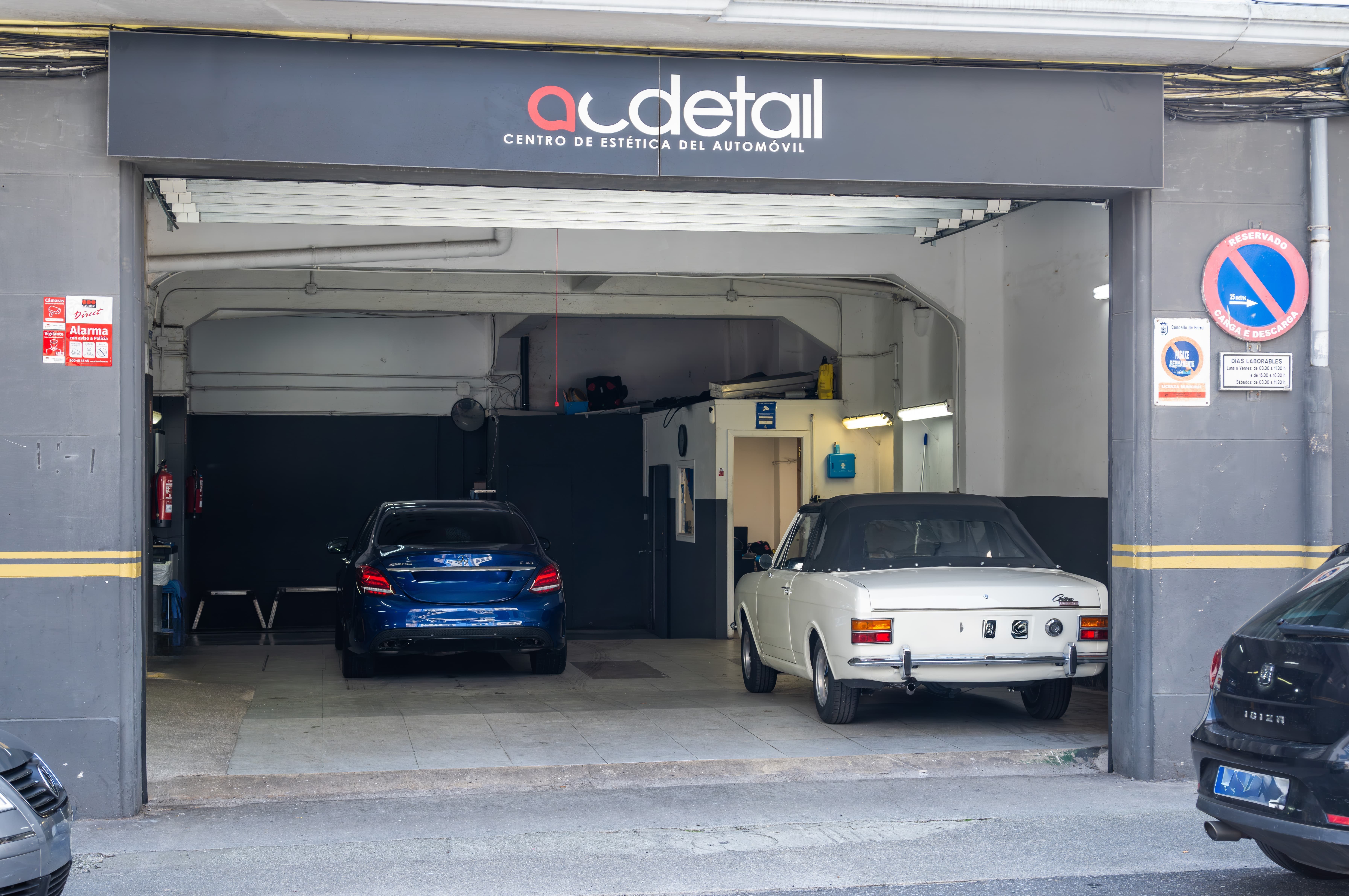 Local de Al Detail, centro de estética del automóvil en Ferrol