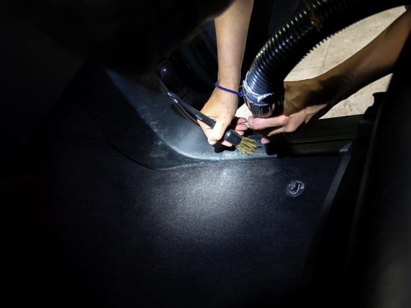 Limpieza en profundidad del interior y exterior de un coche en Ferrol