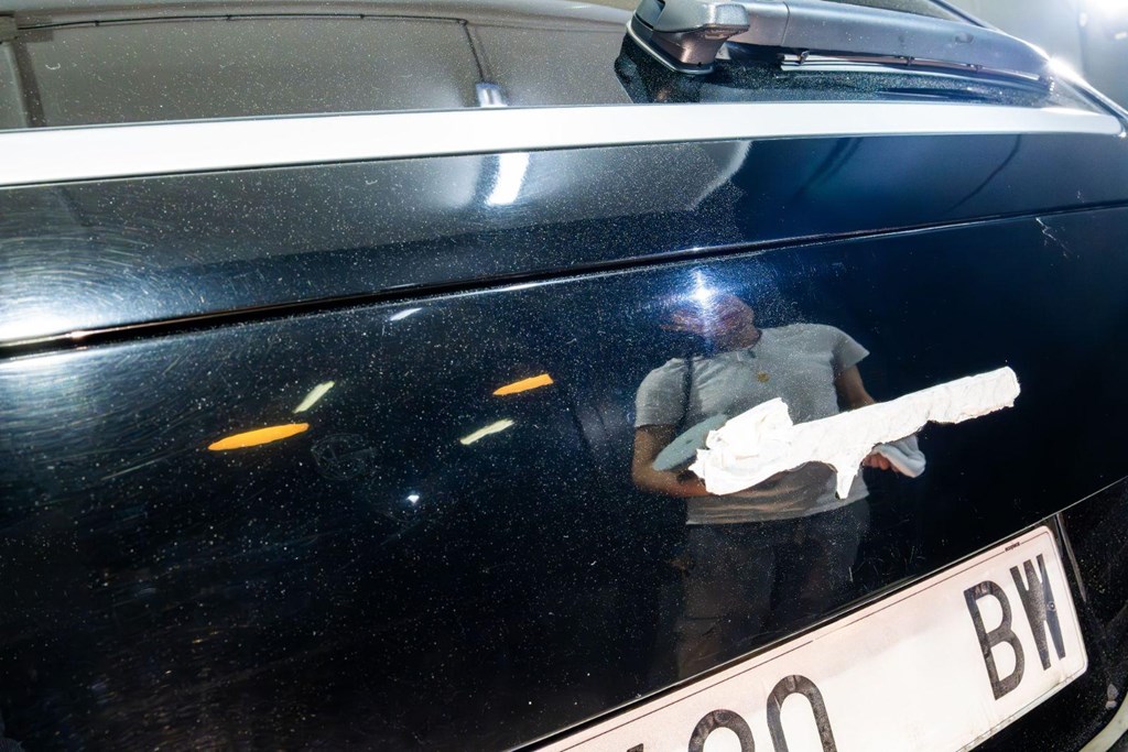 Foto 1 Prepara tu coche para brillar: descontaminación de pintura de coche en Ferrol