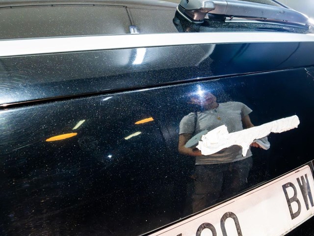 Prepara tu coche para brillar: descontaminación de pintura de coche en Ferrol