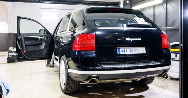 ¿Quieres un acabado espejo permanente? Descubre el coating cerámico GYEON para coches en Ferrol - Imagen 1